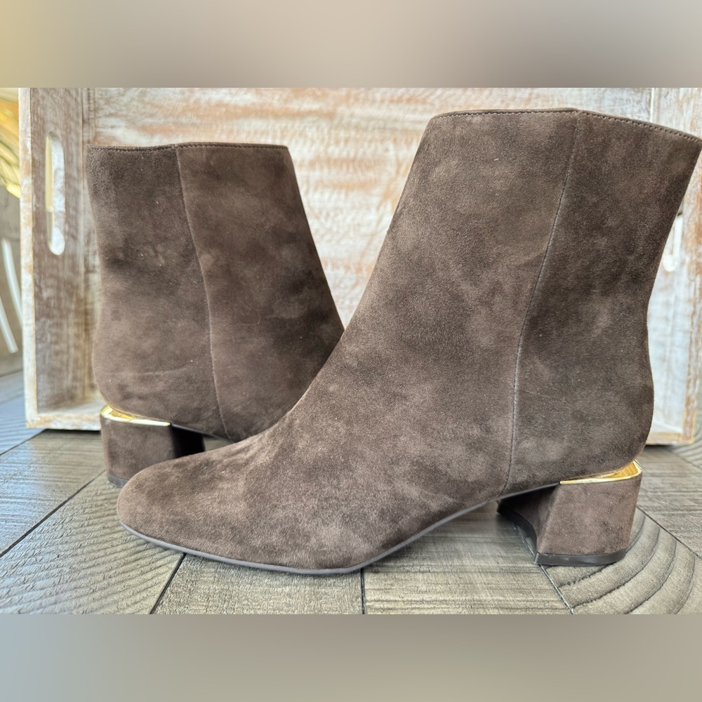 Nine West - Chocolate Suede Ankle Booties Women’s Size 6.5 (NWOT)
